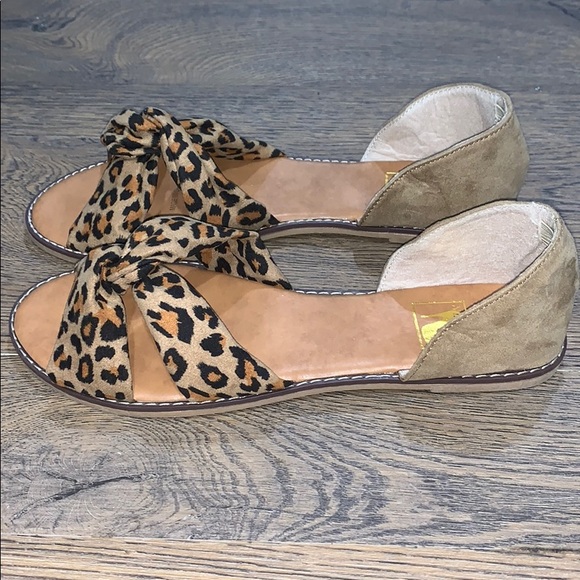 NIB Leopard Flats - Picture 2 of 4